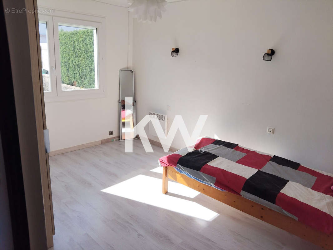 Maison à LE CHAMBON-FEUGEROLLES