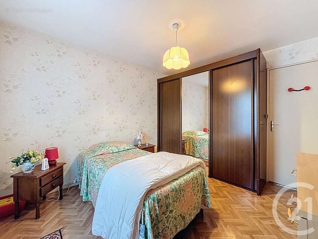 Maison à LA CHAPELLE-SAINT-LUC