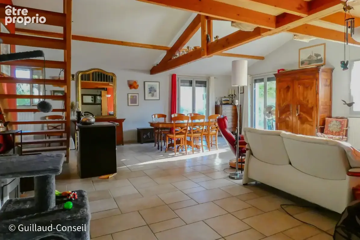 Maison 6 pièces 163 m² à vendre à Reyrieux (01600) - photo 2