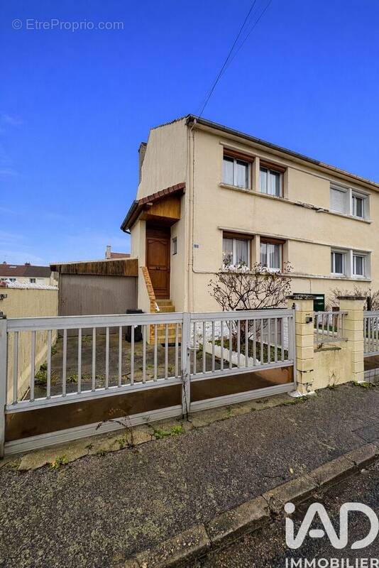 Photo 1 - Maison à SAINT-ETIENNE-DU-ROUVRAY