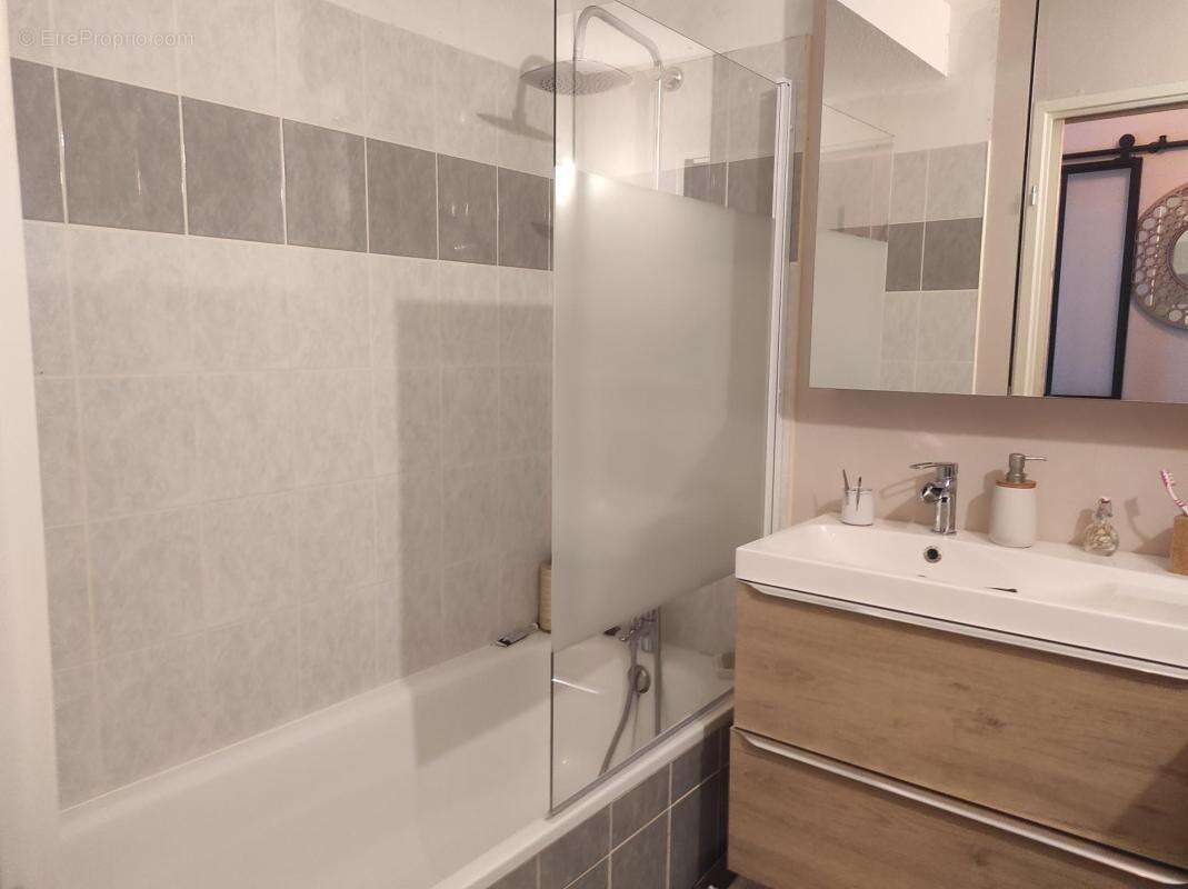 Appartement à SAINT-JEAN-D'ANGELY