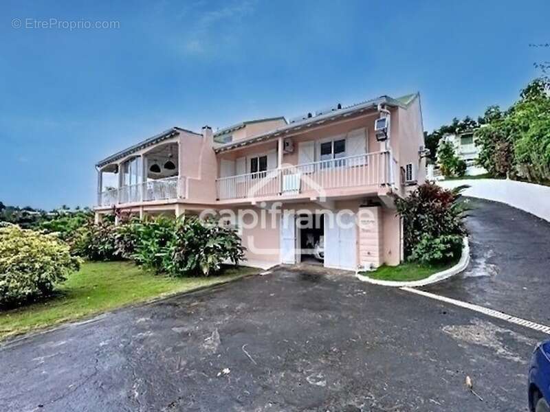 Maison à CAPESTERRE-BELLE-EAU