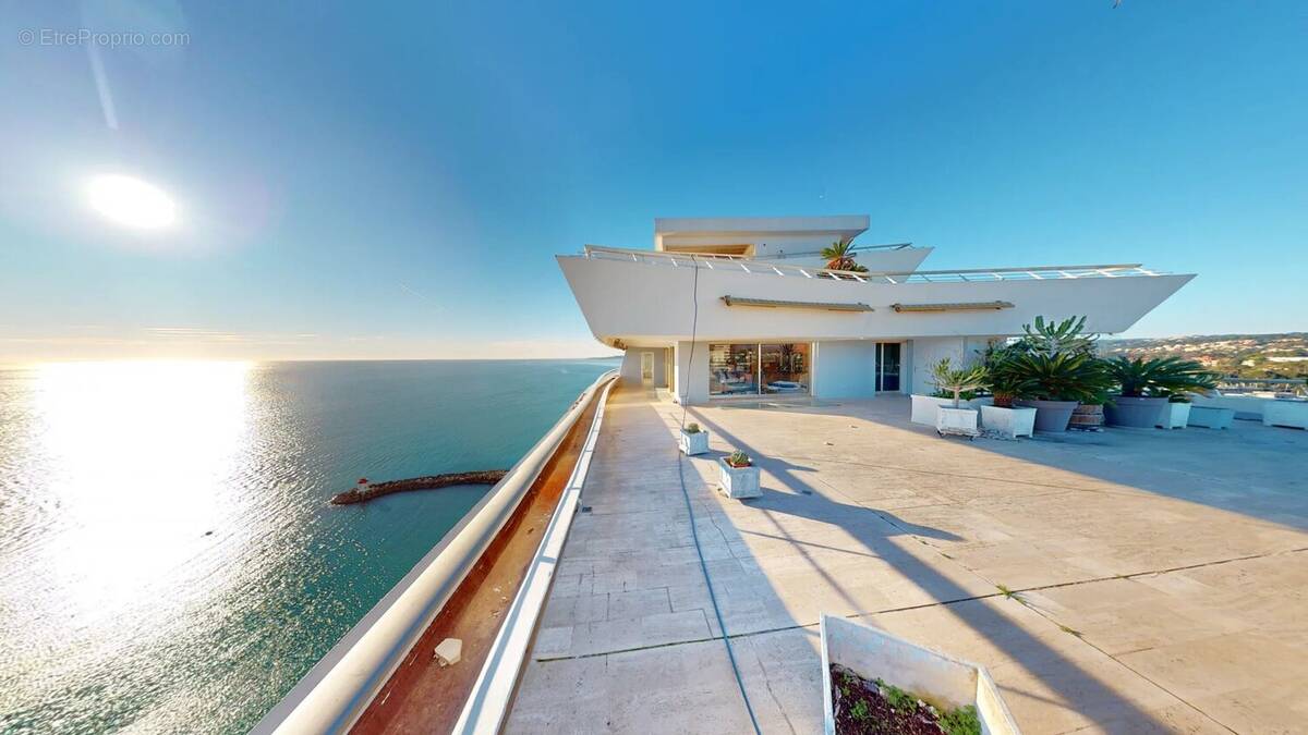 Appartement à VILLENEUVE-LOUBET