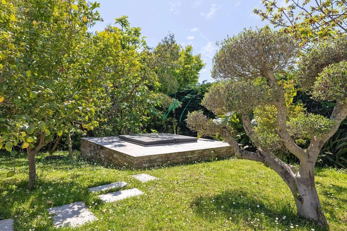 Maison à ROQUEFORT-LES-PINS