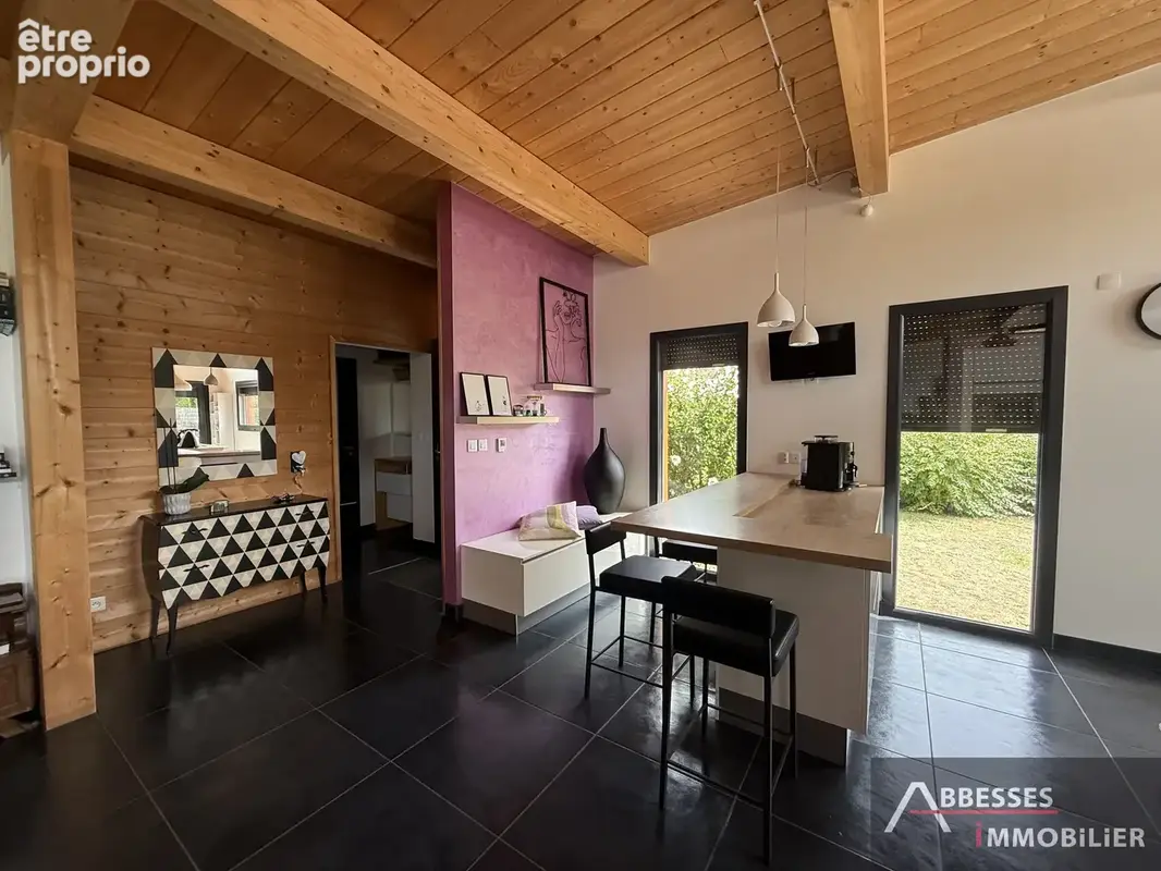 EN EXCLUSIVITÉ - A 2 min de REMIREMONT : pavillon Xilome de plain pied avec piscine et jaccuzzi. - photo 4