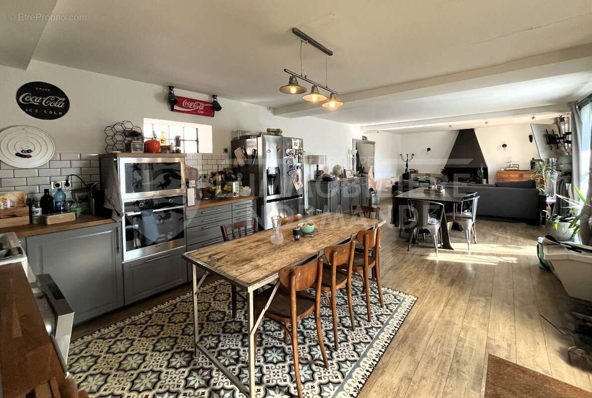 Maison à LA VILLENEUVE-EN-CHEVRIE