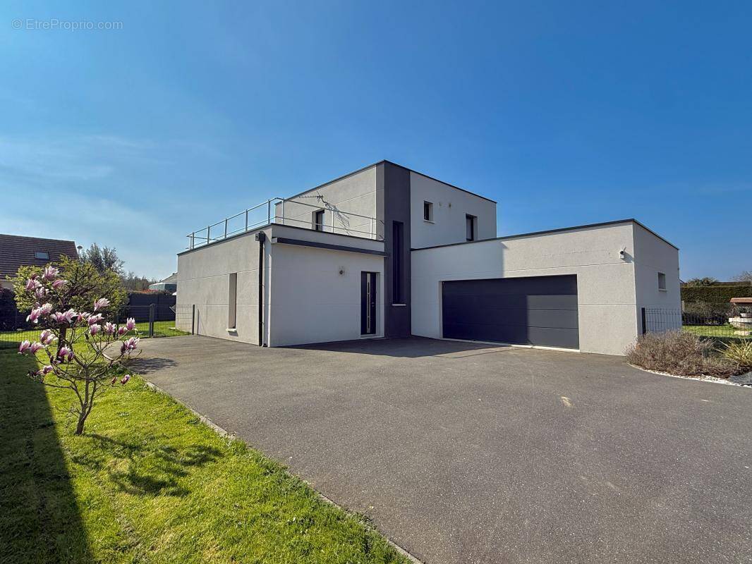 Maison à SAINT-PIERRE-DE-VARENGEVILLE