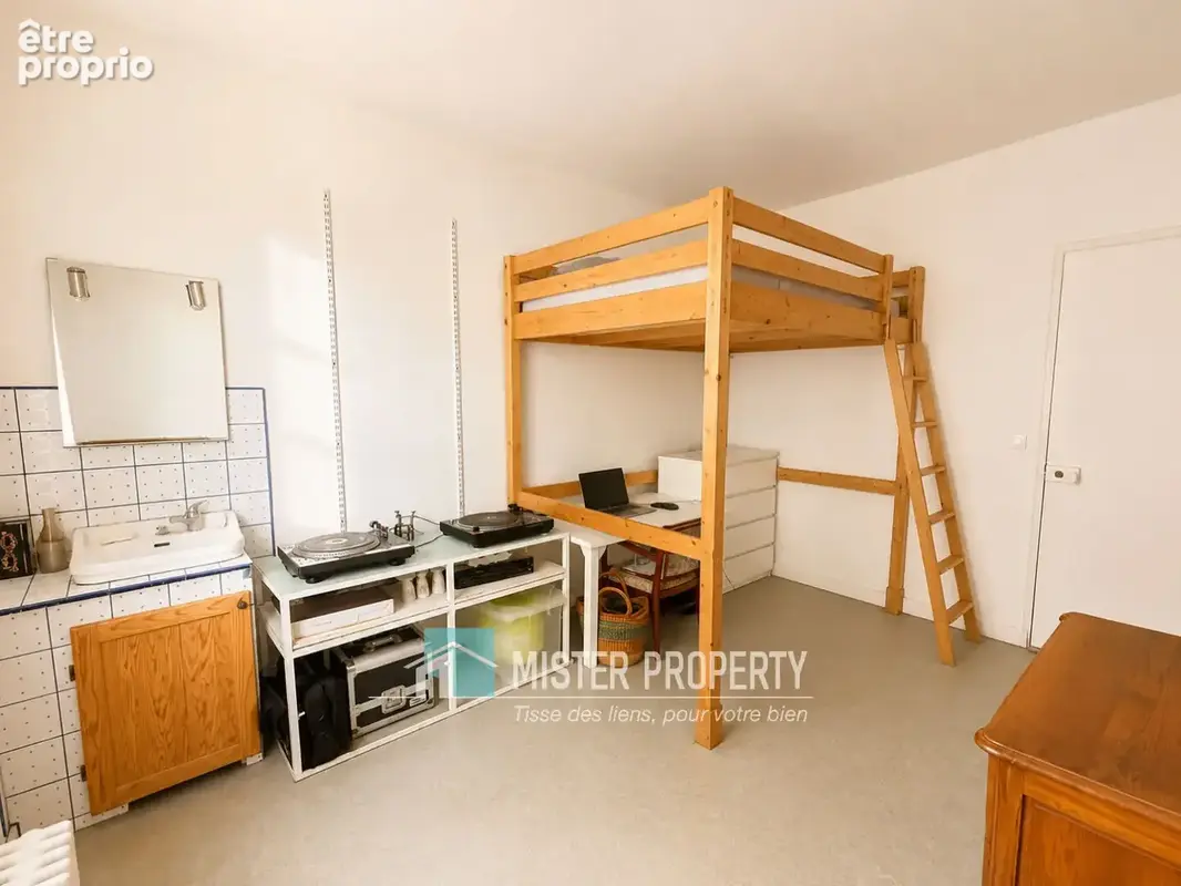 Rare à Bois-Colombes - Maison individuelle 7 pièces avec jardin et nombreuses possibilités - photo 11