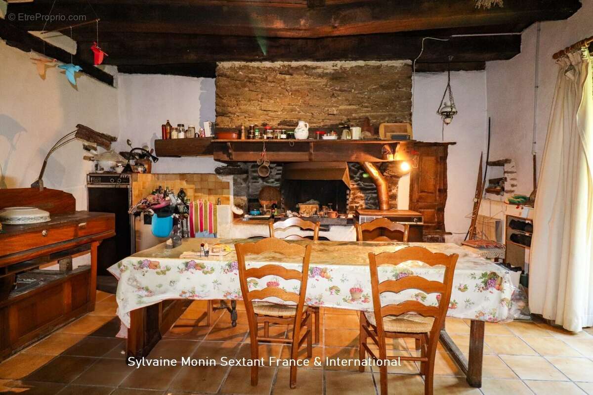 Grande maison familliale de 5 chambres offrant de superbes volumes et une dépendance exceptionnelle dans un cadre privilégié - photo 9