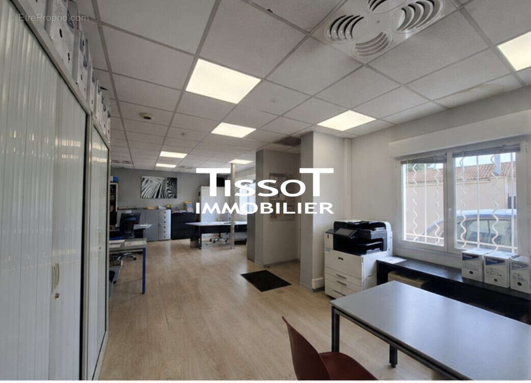 Commerce 79 m² à Nimes  - photo 2