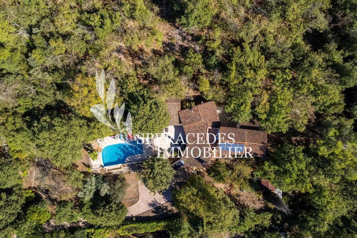 Maison à SAINT-CEZAIRE-SUR-SIAGNE