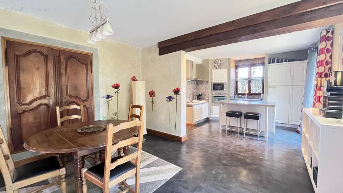 Maison traditionnelle de 200 m² dans un cadre privilégié à Autun - photo 9