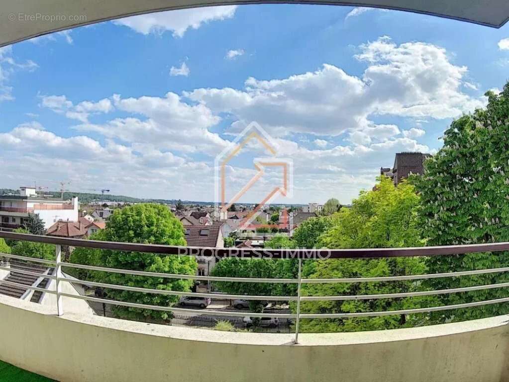 Appartement à SAINT-MAUR-DES-FOSSES