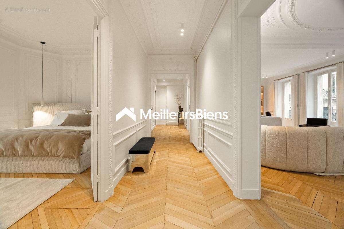 Appartement à PARIS-16E