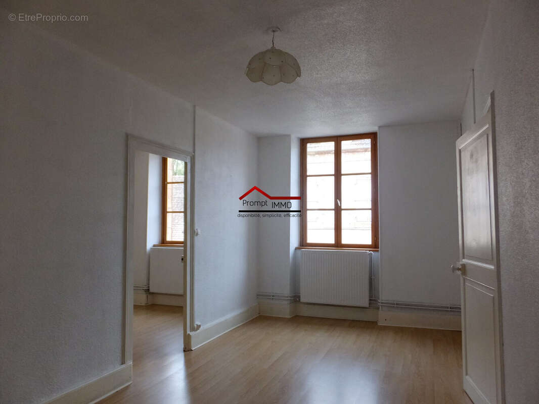 Appartement à SAULZAIS-LE-POTIER