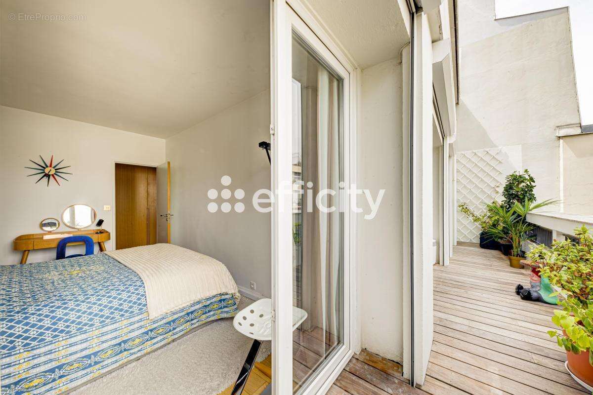 Appartement à PARIS-16E