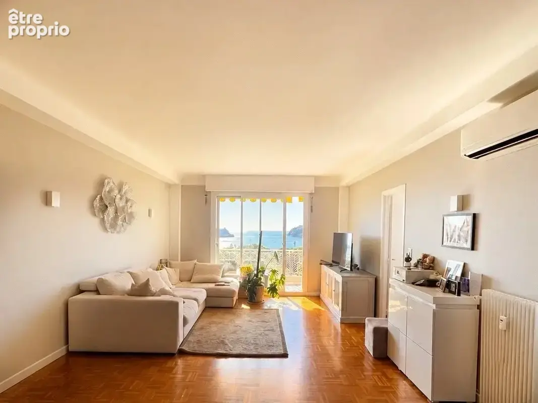 Appartement rénové avec vue mer panoramique, grande terrasse et stationnement - photo 4