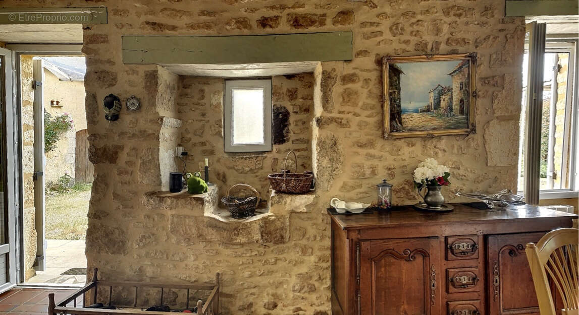 Maison à SAINT-CHAMASSY