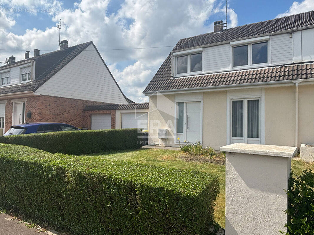 Maison à COURRIERES