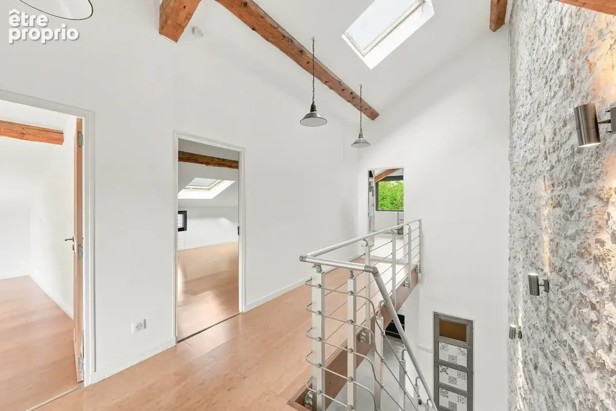 PRÉVESSIN-MOËNS – Ancienne forge du XIXᵉ transformée en loft – 187 m² – 3 chambres – Jardin - photo 17