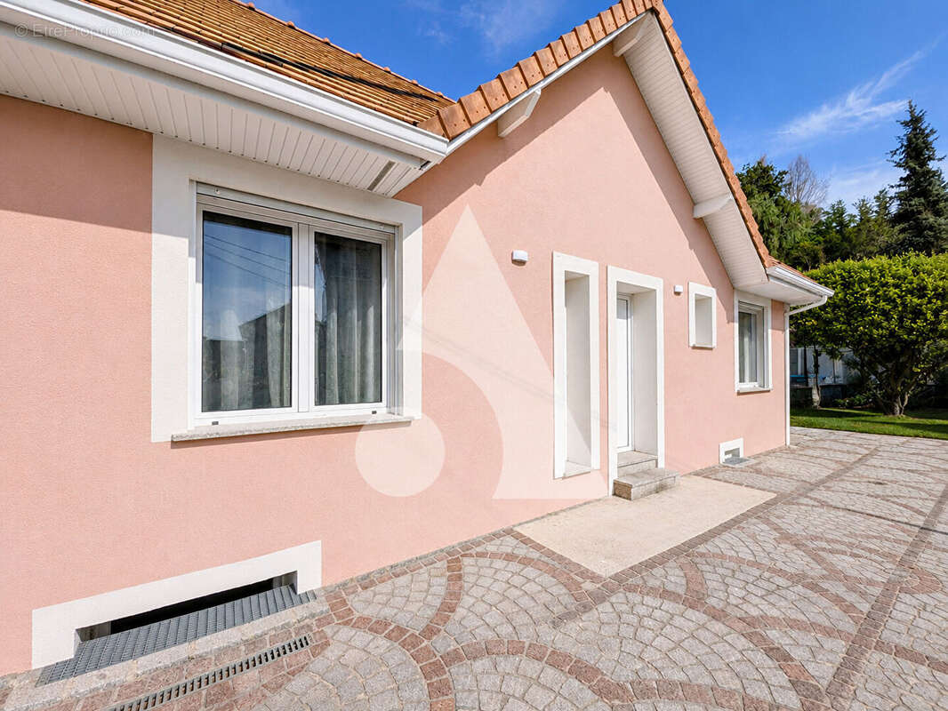 Maison à LA FRETTE-SUR-SEINE