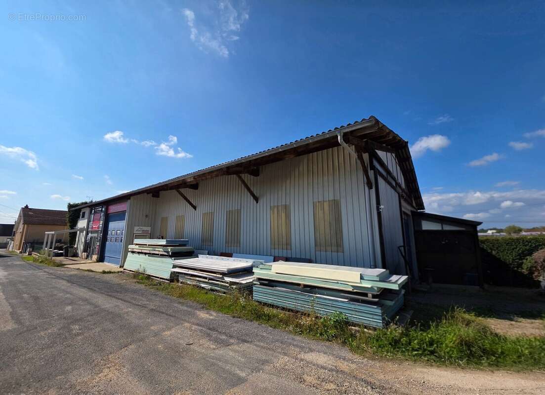 Autre à OUROUX-SUR-SAONE