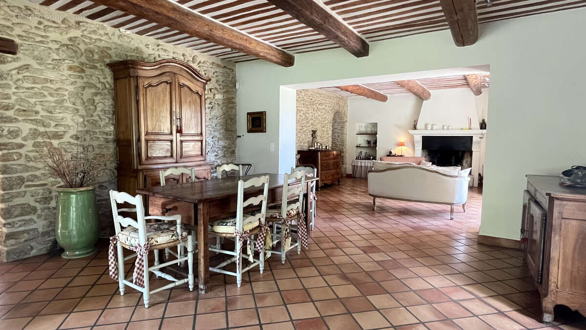 Maison à UCHAUX