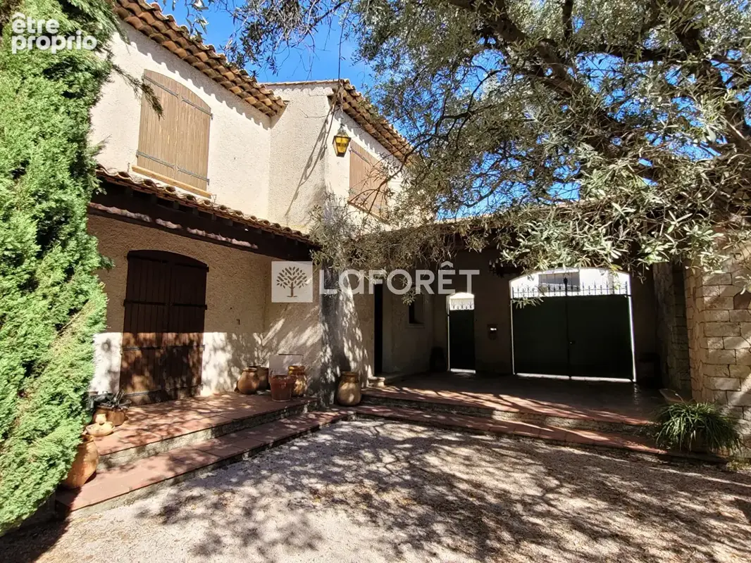CUERS : Maison de village 5 Pièces avec dépendance sur terrain de 400 m² - photo 2