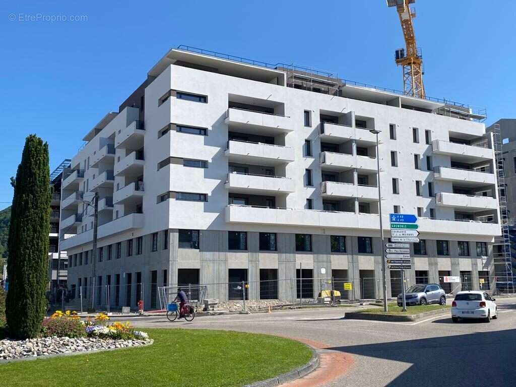 Commerce 129 m² à Voiron  - photo 3