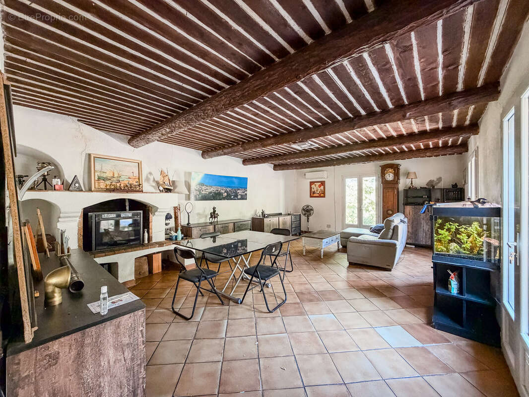 Villa T5 134 m2 avec piscine - photo 3