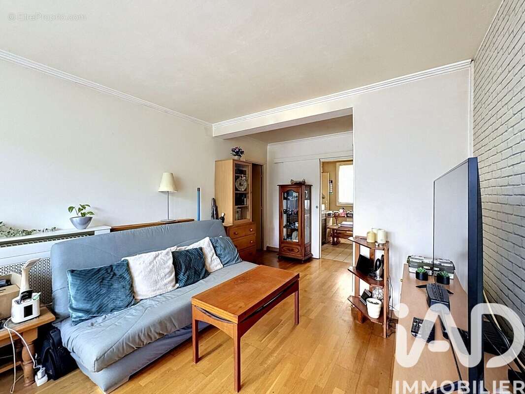 Photo 2 - Appartement à LE MESNIL-LE-ROI