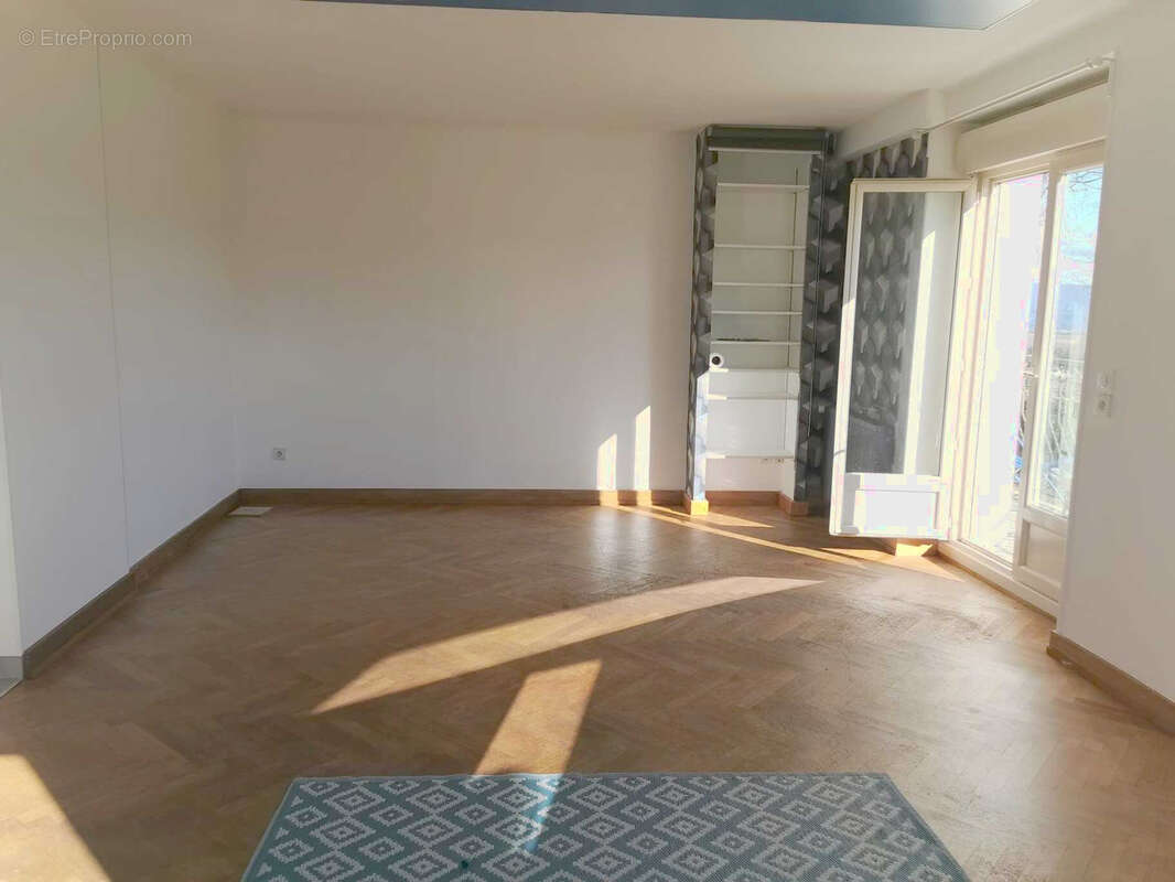 Maison à LA BATIE-DIVISIN