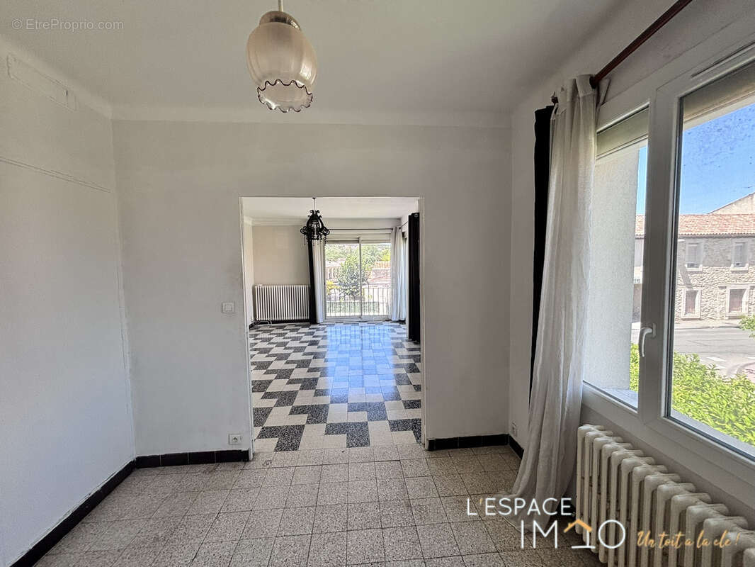 Exclusivité - Maison de ville avec cours et grand garage ! - photo 10