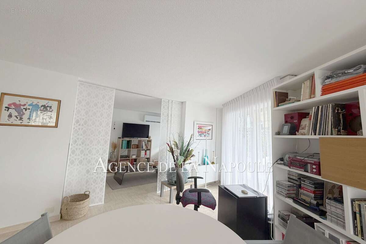 Appartement à MANDELIEU-LA-NAPOULE