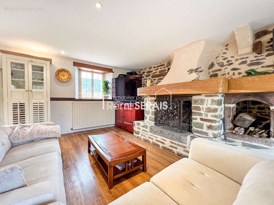 À vendre - Maison de caractère avec piscine et dépendance à Clécy, au coeur de la Suisse Normande - photo 5