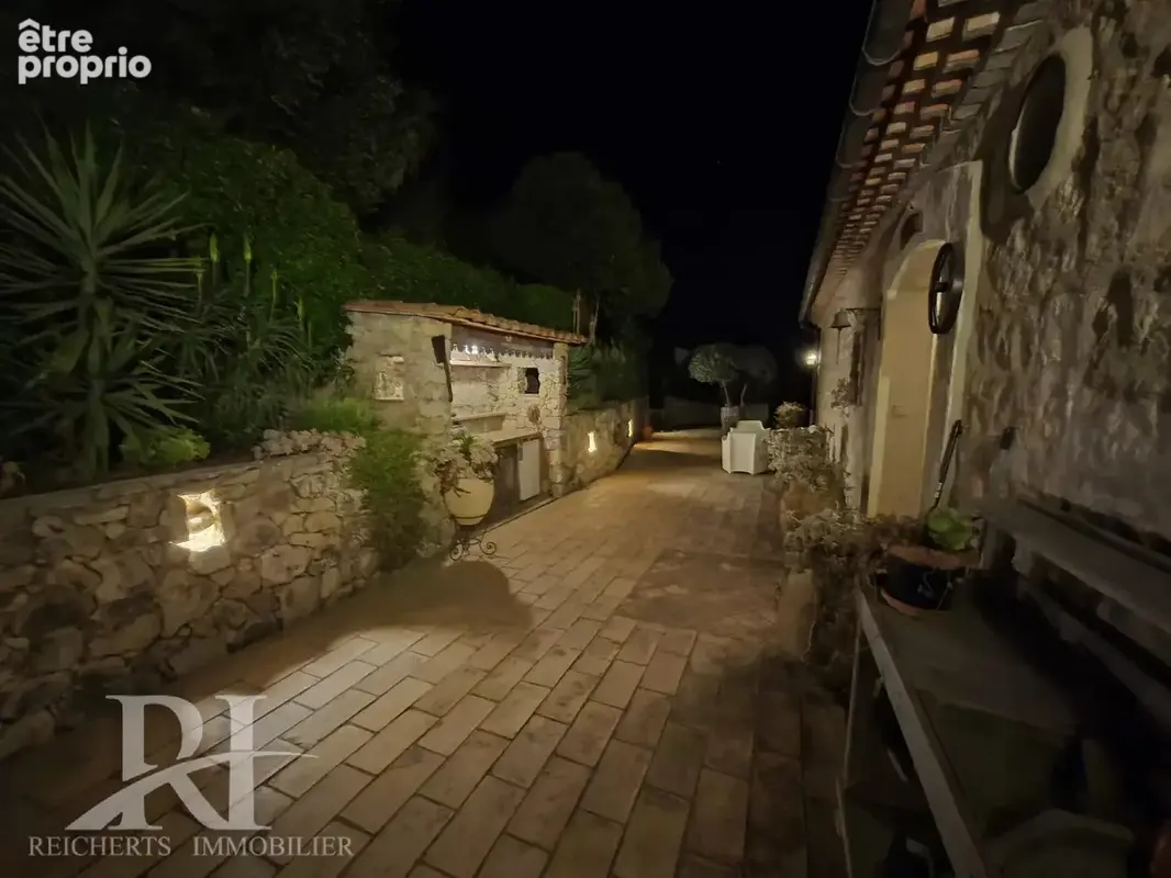 Villa en pierre avec piscine sur terrain 1438m2 - photo 18