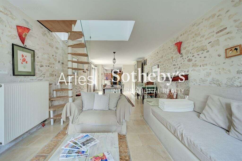 Maison à BELLEGARDE