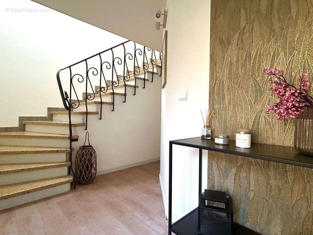 Maison à SAINT-ETIENNE-DE-TULMONT