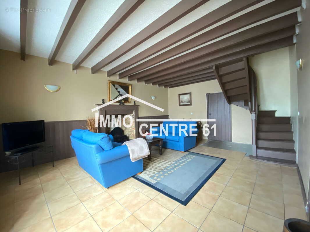 Maison à LASSAY-LES-CHATEAUX