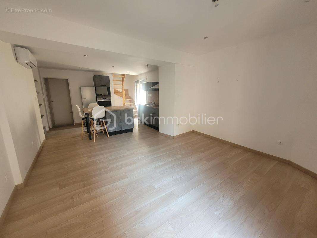 Maison avec terrasse et balcon au cœur de Marguerittes - Calme et confort à votre portée ! - photo 9