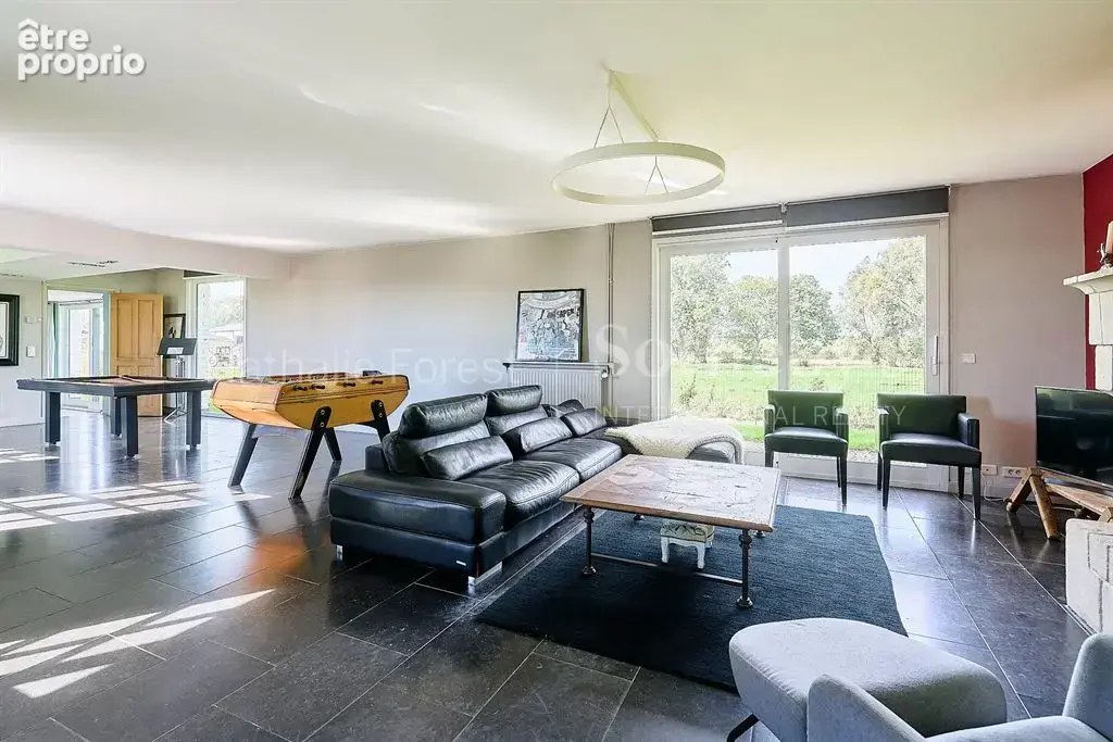 Linselles , charmante ferme au carré sur 2700 m2 de terrain , 6 ch , 5 box , 3 garages - photo 7