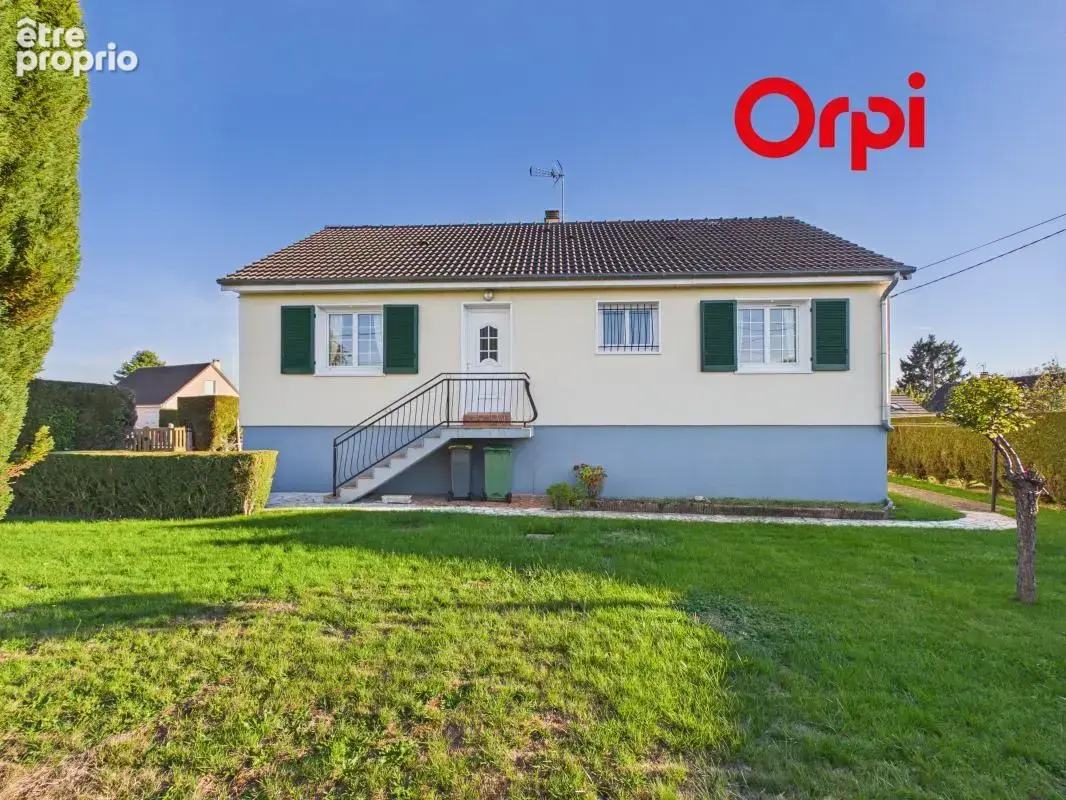 À Menneval, une maison pleine de potentiel à découvrir ! - photo 1