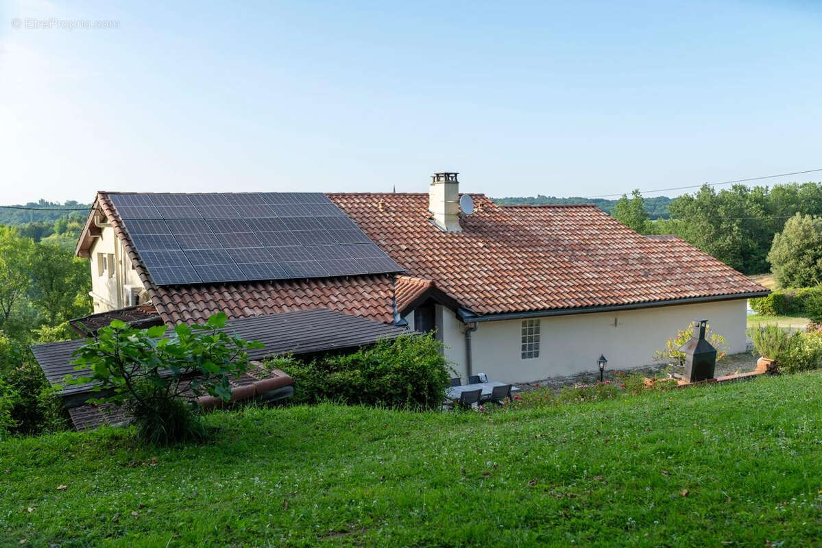 Maison à SAINTE-MAURE-DE-PEYRIAC