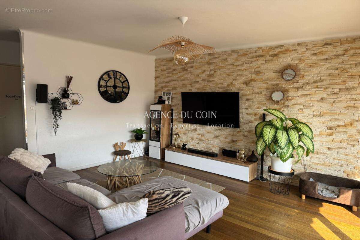 Appartement à LE MUY