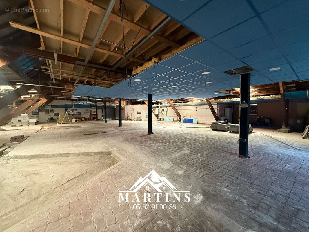 PIERREFITTE-NESTALAS - Bâtiment d'une surface de 750m2 sur terrain de 3500m2 - photo 2