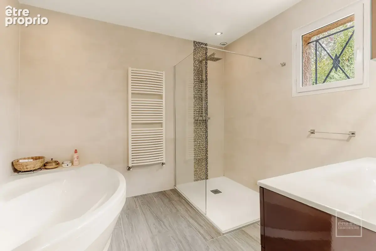 DOMMARTIN, à 2 pas du centre,  belle villa 6 chambres, terrain avec piscine - photo 10