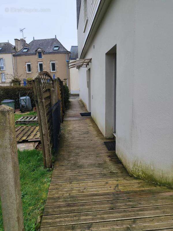 Commerce à PENESTIN