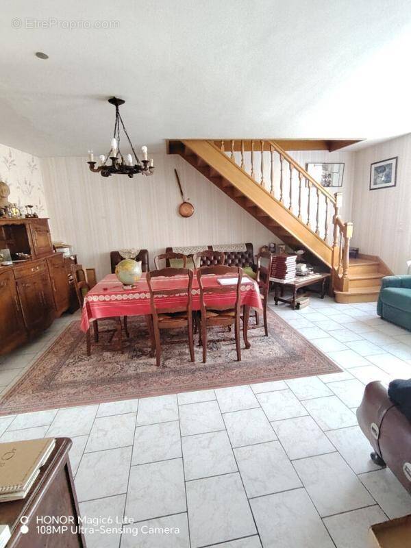 Maison à AZE