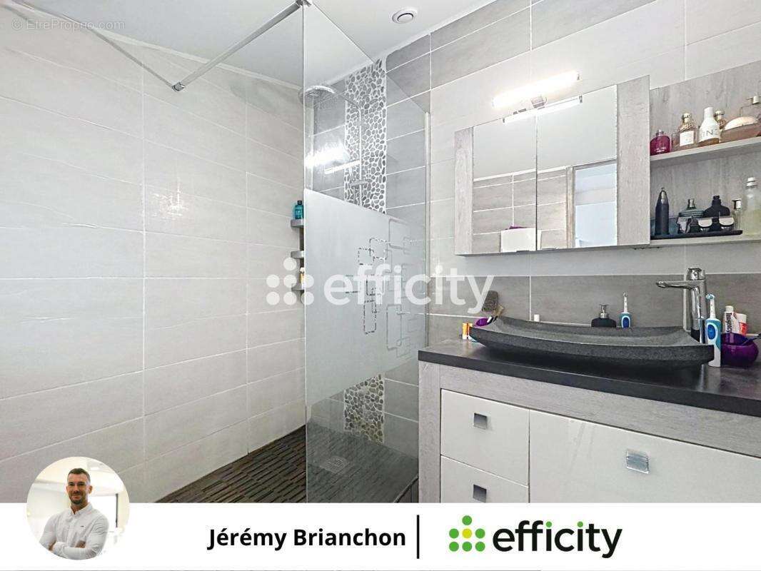 Appartement à VENELLES