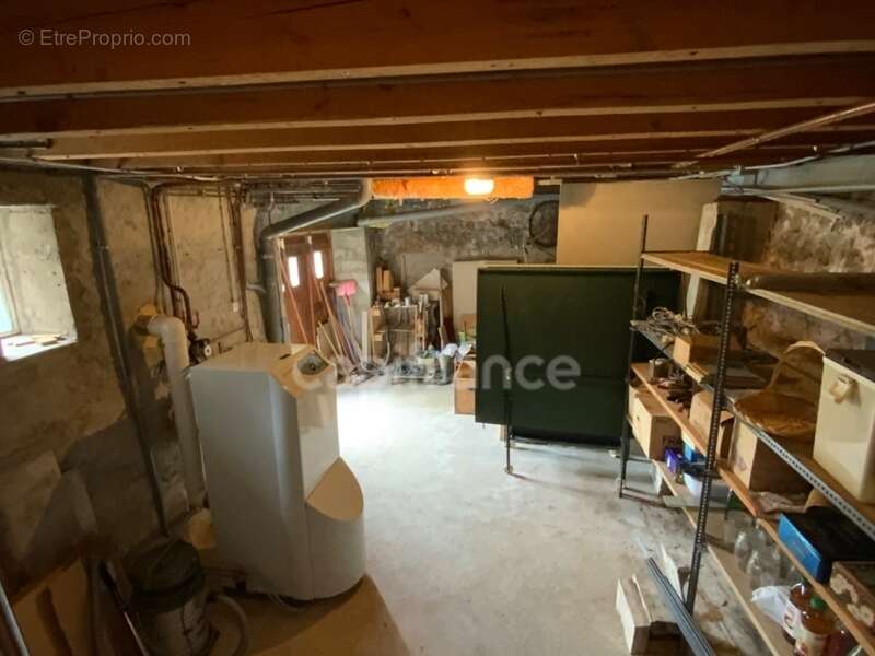 A CERVIERES (42). Maison de village de 65 M2 avec son garage attenant - photo 10